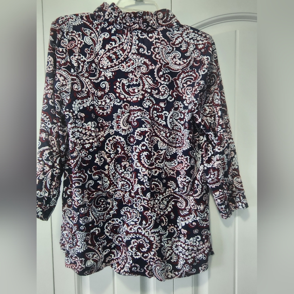 Ladies New w/tags Crown & Ivy Top Sz M